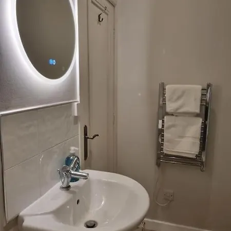 Hidden Gem. 1800s Bank Office. Town Holiday home Knaresborough